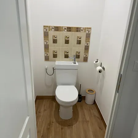 Petit Presbytere Dans L'eglise * ناربون