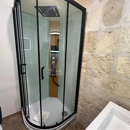 Petit Presbytere Dans L'eglise *