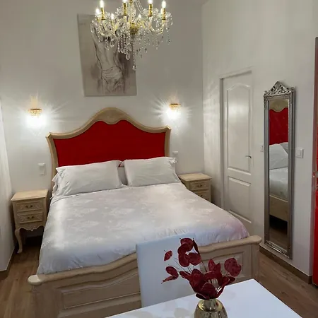 Petit Presbytere Dans L'eglise شقة *