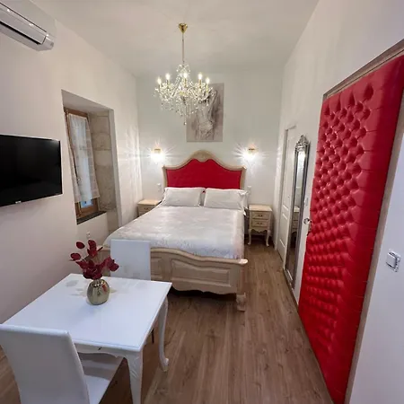 Petit Presbytere Dans L'eglise *